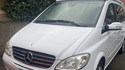 Rainbow Magnus – 4 berth Mercedes-Benz campervan from 2009