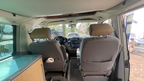 Camper Volkswagen per 4 persone, modello 2026.