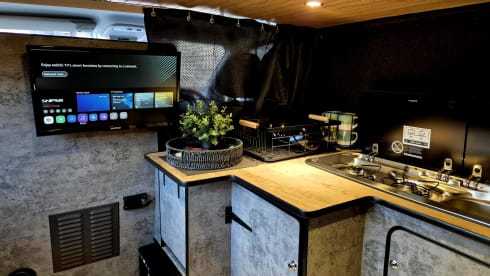 ONYX – OFF-GRID 2 berth  Kitchen Heating - Bedding included - Campervan