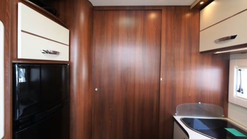 McLouis Sovereign 78 – Very luxurious, modern 5-person camper, freedom with real comfort