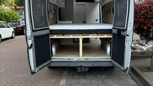 Bob – Peugeot bus camper (extra long comfortable bed)