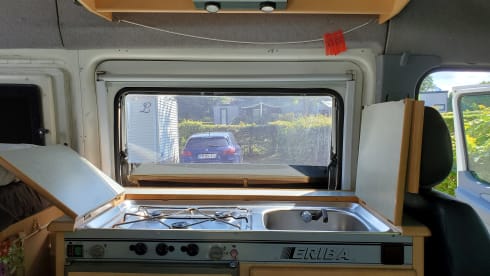 Barry Klasbak – Compact, cozy and maintained Mercedes Sprinter for 2 (tall) people
