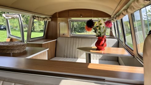 De Bus – 2p Volkswagen campervan from 1980