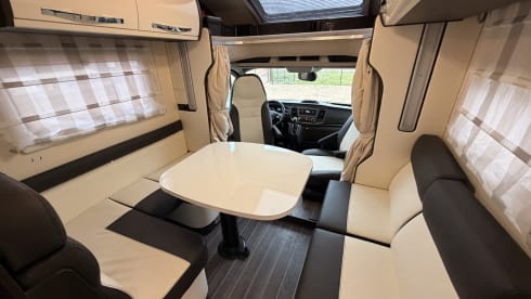 Superdeluxe Motorhome Automaat met krachtige motor