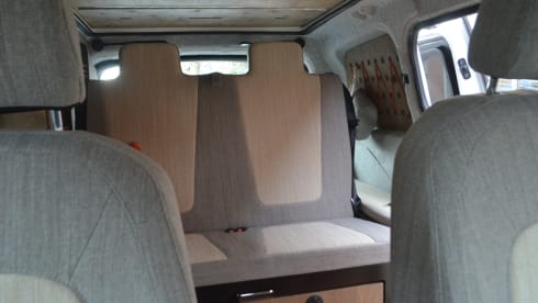 Daisy – Sustainable camping with a cute electric Volkswagen van