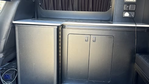Camper – 4 berth Volkswagen transporter camper van with poptop 
