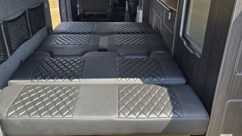 Nathdog – Ford custom pop top 4 belts, sleeps 4