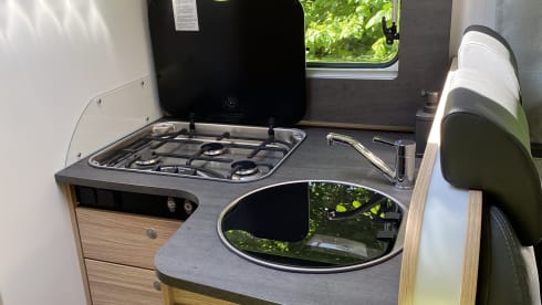 Beautiful 4p Sunlight T68 with single beds and pull-down bed from 2022