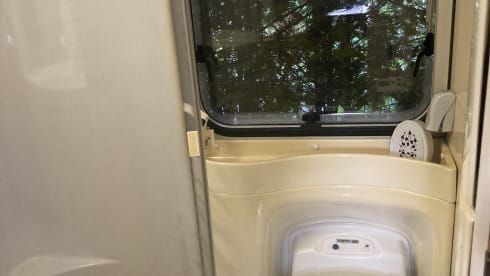 Nice 6 person Knaus Sun Traveler family camper