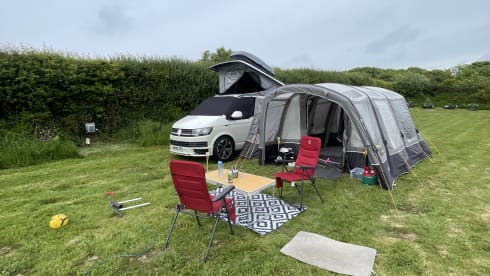 Freddie – 4 berth Volkswagen campervan from 2018 (Air con & Diesel heater)