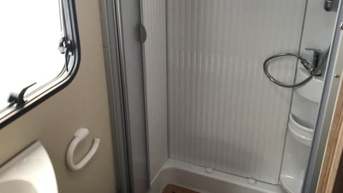 Hotelkamer op wielen – Spacious 2 p Carado semi-integrated from 2018