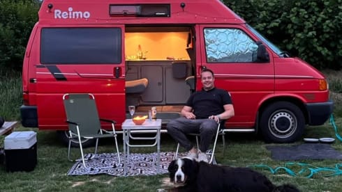 Ferrari onder de Volkswagens – 2p Volkswagen bus uit 2001