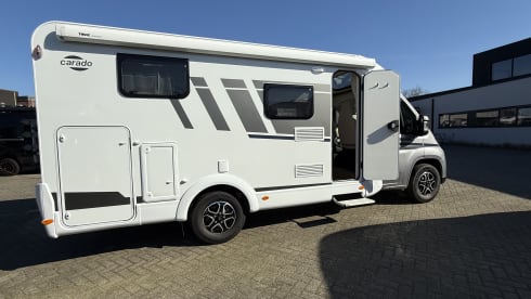 EARLY BOOKING DISCOUNT 2026 3p Carado semi-integrated from 2025