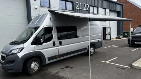 Camper – 4 Berth Peugeot Camper Van Motorhome Based In East Sussex