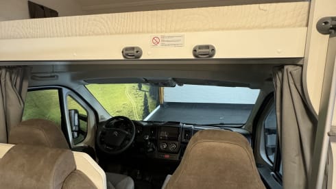 Spacious 6p Carado 361 alcove from 2024
