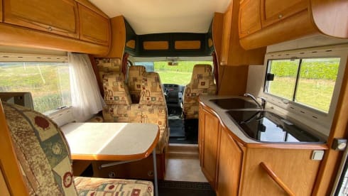 Very neat, luxurious and complete Chausson Allegro 68 with 4 sleeping places.