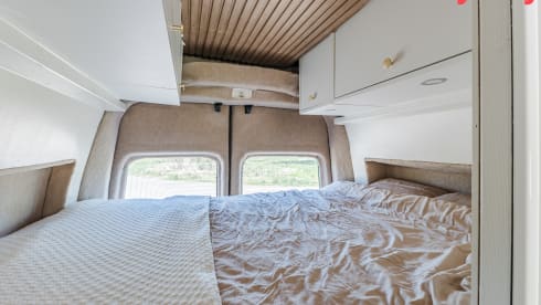 Extra high luxury off-grid camper for 2 adults and 1 child 