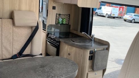 Platinum Camper – 2 adult 1 child Lux Camper Eldiss CV40 ltd edition
