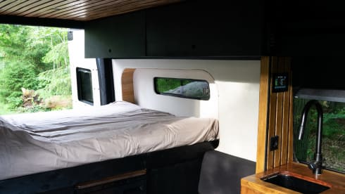 Chris & Ride – 2p MB sprinter OFF-GRID from 2019