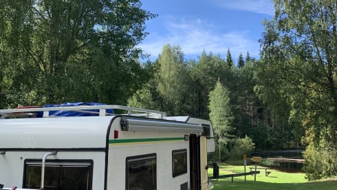 Spacious, neat 1980s family camper (Last 2 weeks of summer '25 discount!)