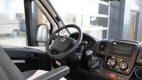 Roadhouse camper naam roadsurfer – 4p Roller Team semi-integrated from 2021