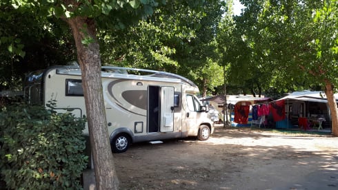 Luxurious spacious Burstner with 2 twin beds