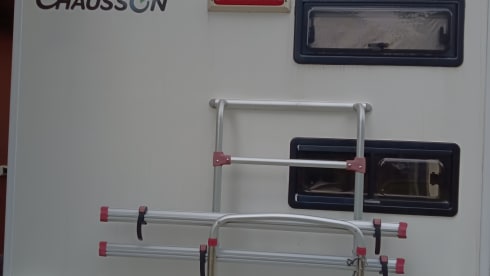 We start with a beautiful Camper Chausson with sloping ceilings for 6 people!