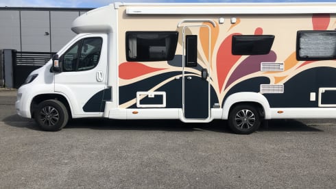 Sunset Bloom 🌅🌸 – Sunset Bloom 🌅🌺 un magnifique camping-car 6 places pour le plaisir et l'aventure
