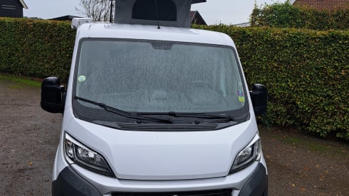 Peugeot boxer with fixed bed and large lifting roof