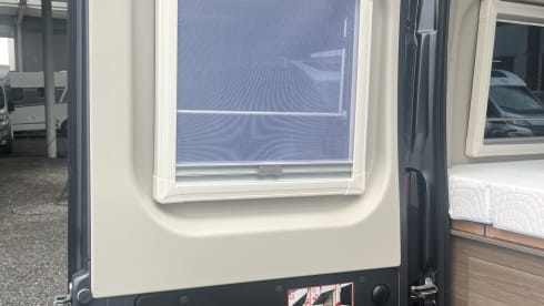 2p Carado campervan uit 2024