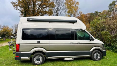 Grote beer – 4p Volkswagen campervan from 2022