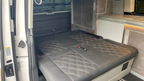 Aloha beach camper Gold – VW T6 California
