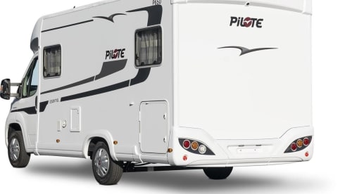 Pilote P650C – Camper per 2-3 persone molto lussuoso e completamente attrezzato.