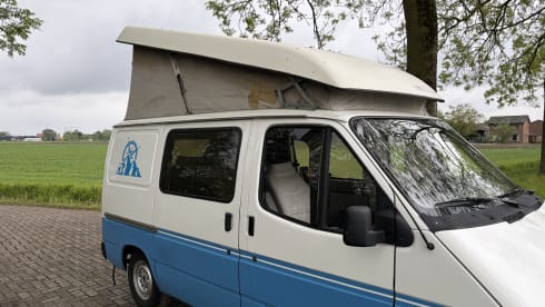 Onze kipnugget – 4-seater Ford bus from 1990