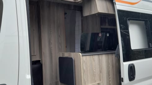 MW21 – 2 Berth Campervan/Motorhome - Fully equipped for your next Adventure