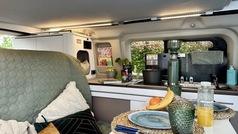 Campervan (2 to 4p) with bicycle rack (Ford Transit Bürstner Copa 500) 