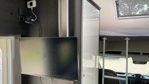 Lucy – 6 berth Ford Roller Team Zafiro