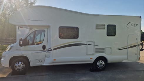 Nazareth gezinsmobilhome – 7p Fiat alcove uit 2017