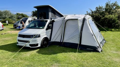 Earle – EARLE - VW T5 Campervan (4 berth)