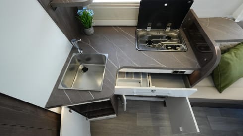 The Floof – 4p Benimar semi-integrated uit 2024