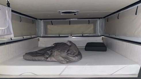 Real-Lite – Toyota Hilux (2025) with camper unit
