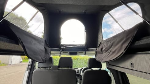 Wee Mags – Immaculate 4 berth 2017 VWT5 Camper