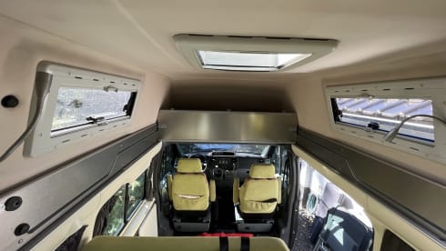 Beautiful Ford Transit Nugget with high roof, lots of space in a compact bus!