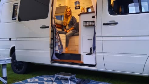 Cozy and neat VW camper bus 2.5TDI