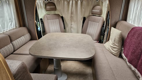 Flash – Chausson Flash 10 with electronic drop down bed