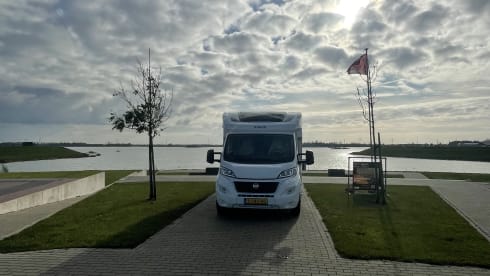 Schink – 5p Fiat semi-integrated uit 2021