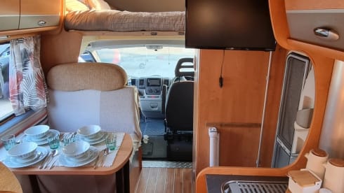 Caroline – Ready to Adventure - 6 Berth Motorhome Hire
