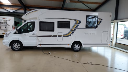 4-person Benimar semi-integrated from December 2016 euro6