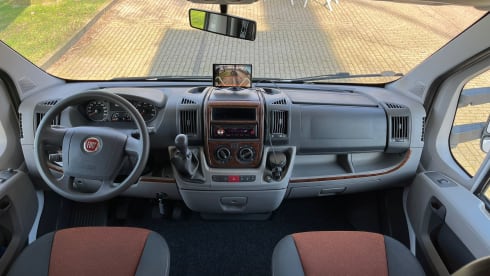 Willem – Nice and complete 6 person camper