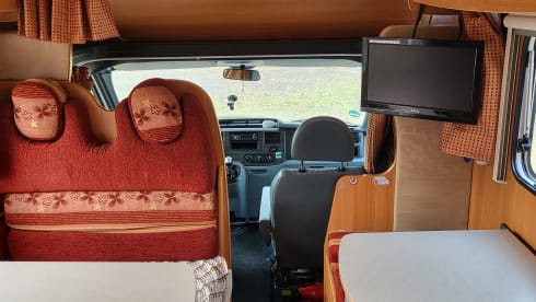 Spacious and comfortable family camper. 6p Chausson alcove from 2008